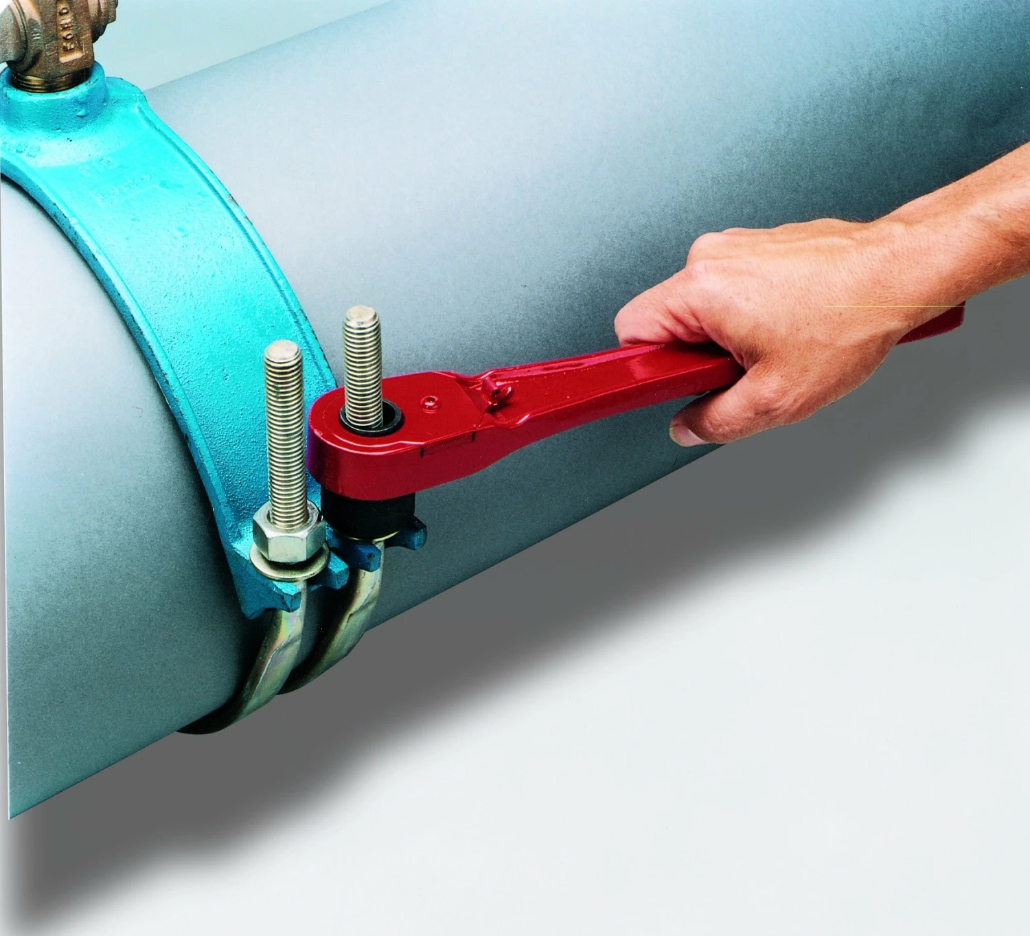 Reed L515 Thru-Bolt Utility Set | Handle And 7 Sockets